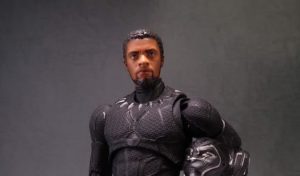 MAFEXブラックパンサーのフィギュア画像